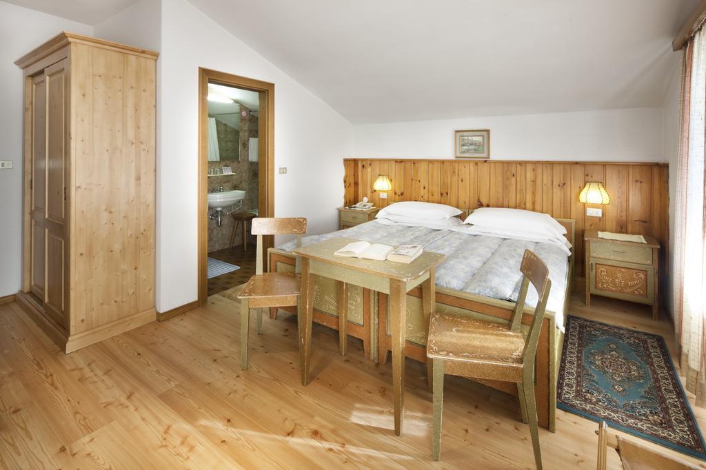 Hotel Bellaria - Кортіна-д'Ампеццо Номер фото